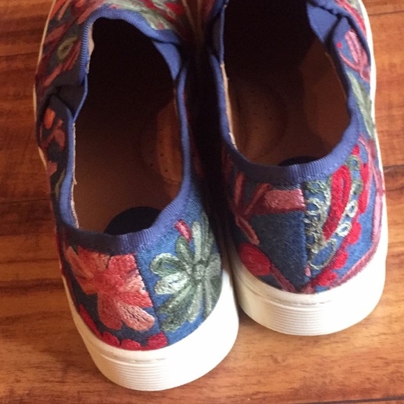 Sofft denim embroidered shoe, size 7.5 - Picture 8 of 9